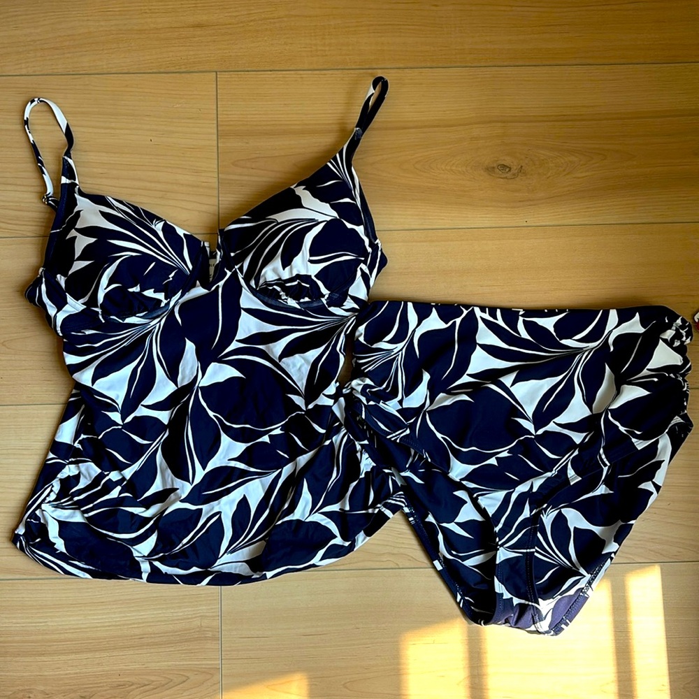 Anne Cole 2 Piece Tankini & Convertable Bottoms. SZ Large Top and X-Large Bottom